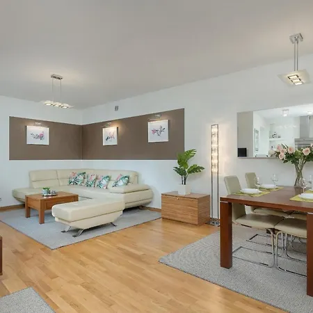 Cosy With Parking In The Centre By Renters Apartment