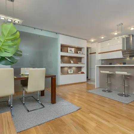 Cosy With Parking In The Centre By Renters * Warsaw