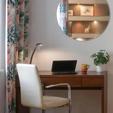 Cosy With Parking In The Centre By Renters Apartment Warsaw