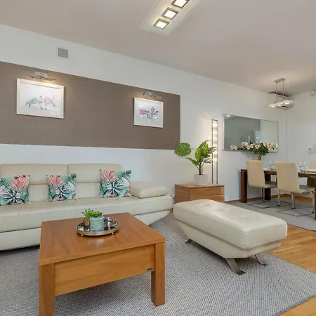 Cosy With Parking In The Centre By Renters Apartmán *