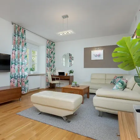 Cosy With Parking In The Centre By Renters Appartement