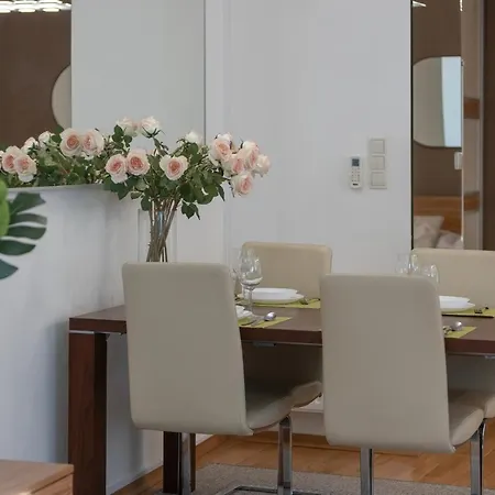 Cosy With Parking In The Centre By Renters * Varsavia