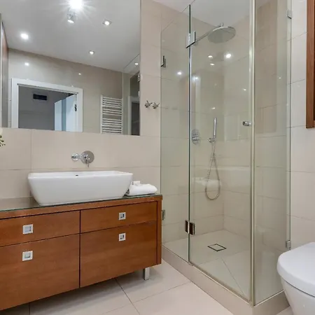 Cosy With Parking In The Centre By Renters Warszawa